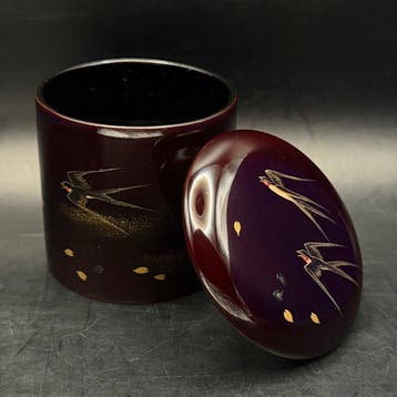 Japanse maki-e Theeopbergdoos met zwaluwen en parelmoeren, Antiek en Kunst