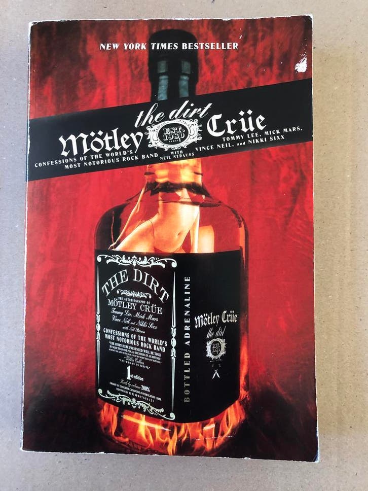 Mötley Crüe - The Worlds Most Notorious Rock Band, Verzamelen, Muziek, Artiesten en Beroemdheden, Boek, Tijdschrift of Artikel