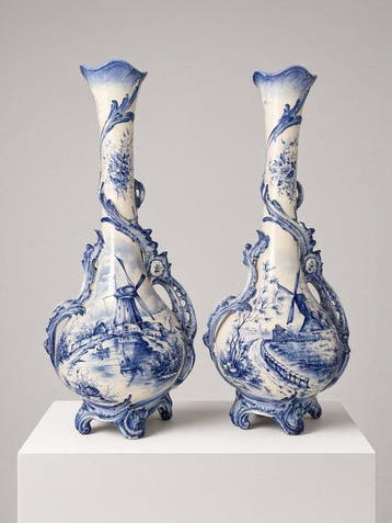 Vaas (2) - Paar monumentale Royal Bonn Delphin-blauw en wit