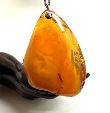 Grote antieke, natuurlijke Baltische barnsteen hanger-amulet, Nieuw