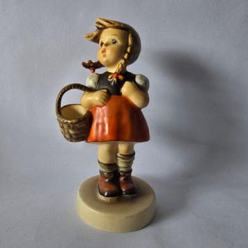 Goebel - Beeldje - Hummel #96 - Little Shopper - TMK3 -