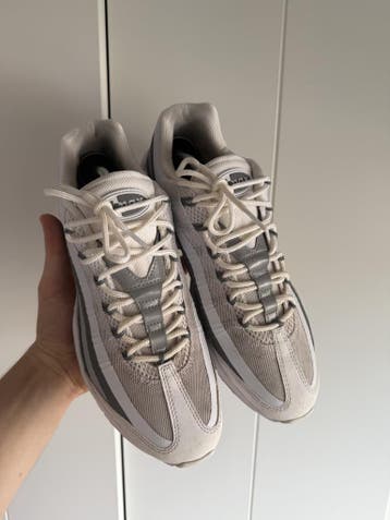 Nike Air Max 95 – Grijs/Wit/Zwart – Maat 43, Kleding | Heren, Verzenden, Wit, Nike, Nieuw