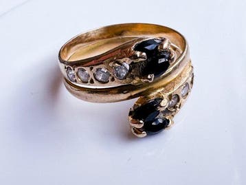 Ring - 18 karaat Geel goud - 0.61ct. tw. Saffier - Diamant, Nieuw