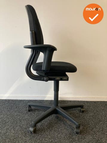 Ahrend 220 - 2D - bestaande zwarte stoffering - zwart voetkr, Werkplek, Ophalen of Verzenden, Gebruikt, Stoel