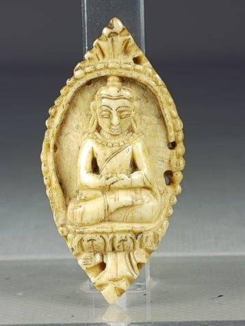 Ritueel schortplaat met Boeddha-snijwerk - Been - Tibet -