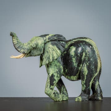 Beeld - Olifant van butter serpetine steen, Antiek en Kunst, Handgemaakt, Ophalen of Verzenden, Zoogdier, 20 - 50 cm