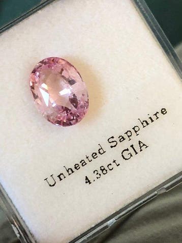 1 pcs Roze Saffier - 4.38 ct - Gemological Institute of, Nieuw