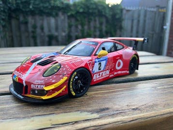 Minichamps 1:18 - Modelauto - Porsche 911 GT3 R - Het, Nieuw