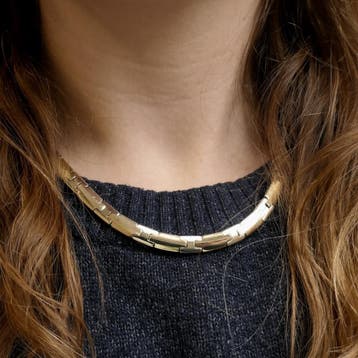 Bicolor gouden fantasieschakel collier. (Ketting), Sieraden, Tassen en Uiterlijk, Kettingen, Ophalen of Verzenden, Gebruikt, Overige kleuren