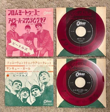 Beatles - Set of Two Japanese RED VINYL Singles – RARE 1960s, Nieuw in verpakking