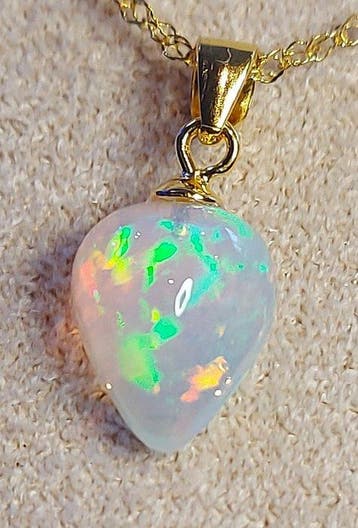 Ethiopische vuuropaal hanger 2,22 ct op goudgeplateerd