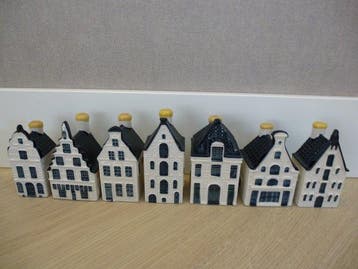 KLM-huisje - Zeven KLM/Bols huisjes gevuld met Bols