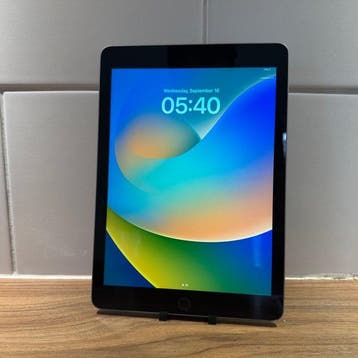 Apple iPad (5th Generation) 128GB Wifi - Mobiele telefoon, Nieuw