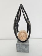 Artihove - Corry Ammerlaan - Beeld, Around the World - 25 cm