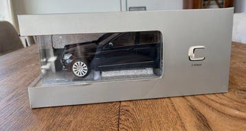 Mercedes Benz 1:18 - Model sedan - Nieuw / originele, Nieuw