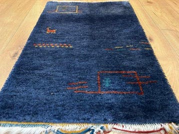 Exclusief handgeknoopt Gabbeh tapijt – Diepblauw veld met, Nieuw