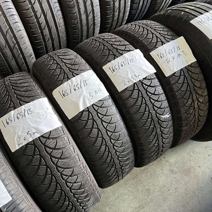 4 x Fulda Kristall Montero 3 165-65-15 Winterbanden 5,5mm, Auto-onderdelen, Banden en Velgen, 15 inch, Winterbanden, 165 mm, Personenwagen