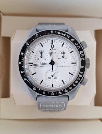 Omega x Swatch - Mission to the moon - Moonshine Gold 1965, Nieuw