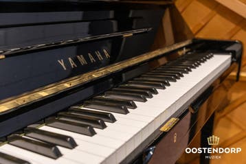 Yamaha U1M PE messing piano - 3685916, Zo goed als nieuw, Zwart, Piano