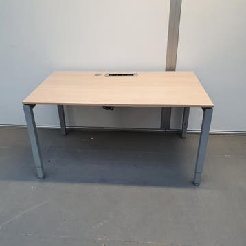 Vepa bureau met elektra aansluiting  - 140x80 cm, Ophalen of Verzenden, Nieuw