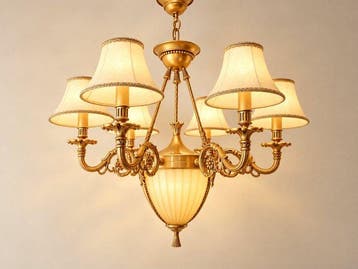 Plafondlamp - Grote klassieke lamp met opaline kap en gouden