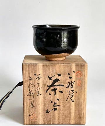 Zeldzame Japanse Ueno-aardewerk matcha-chawan door Katsuoka