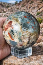 Unieke heliotroopbol – drakenbloedjaspis met grote