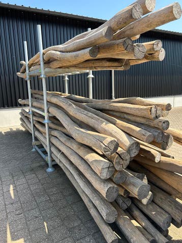 Aanbieding! Rustieke Robinia palen geschuurd (schaduwdoek), Ophalen, Nieuw, Palen, Hardhout