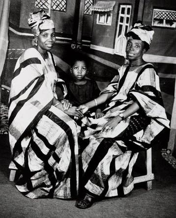 Sanlé Sory (1943–2023) - Deux soeurs et fillette au Studio