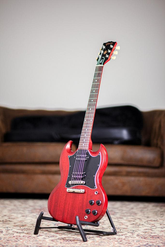 Gibson SG Tribute 2023 | Cherry, Muziek en Instrumenten, Snaarinstrumenten | Gitaren | Elektrisch