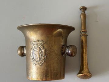 Vijzel - Brons, Messing - Vijzel met leeuwen decor, Antiek en Kunst