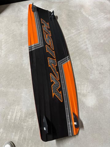 Naish Monarch 142x42.5 • Nieuwe Apex bindingen, Ophalen of Verzenden, Nieuw