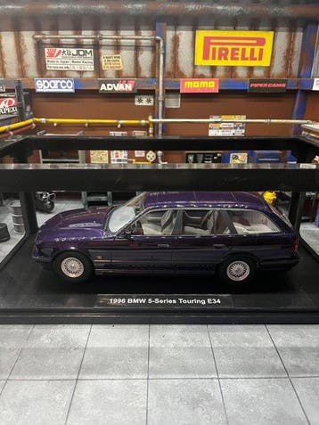 Triple9 1:18 - Modelauto - BMW 5 Series Touring E34 (1996), Nieuw
