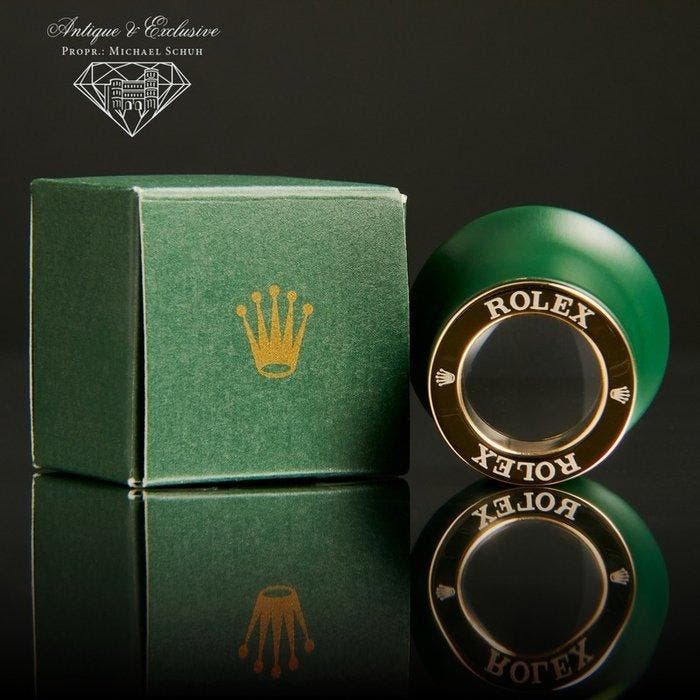 Rolex 2026 Monocle Loupe - Exclusive & High Price Watch, Antiek en Kunst, Antiek | Wandborden en Tegels