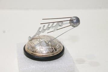 Sovjet ruimte-souvenir - De eerste satelliet van de