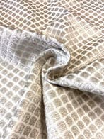 Fluwelen jacquard met een klein, regelmatig geometrisch