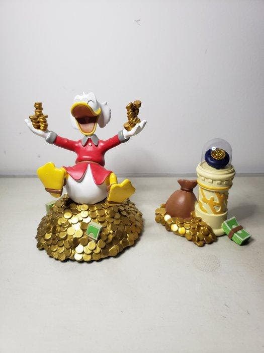 Disney - Beeldje - Figurine Balthazar Picsou sur tas de, Verzamelen, Disney