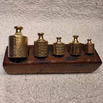 Antieke messing balansgewichten – geijkt vanaf 1870 –