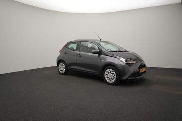 Private Lease - Toyota Aygo - 1.0 VVT-i x-play 5d, Gebruikt, Overige carrosserieën, Met garantie (alle), Handgeschakeld