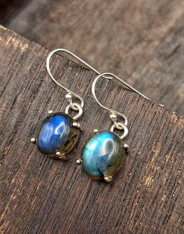 Oorbellen met haak van 925 zilver met blauwe labradoriet,