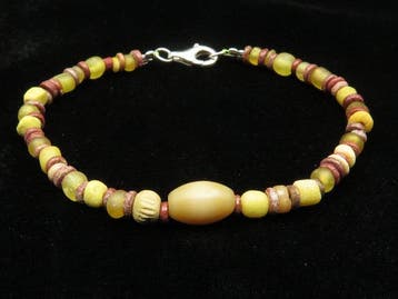 Oud-Egyptisch Armband gemaakt van glas en faience