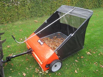 AGRIFAB gras- bladveegmachine (type 112 (cm.), opvang 708 lt, AGRIFAB, Nieuw, Ophalen of Verzenden, Opvangzak