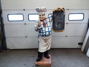 Beeld Kok met menu bord - B95 x D75 x H185 cm