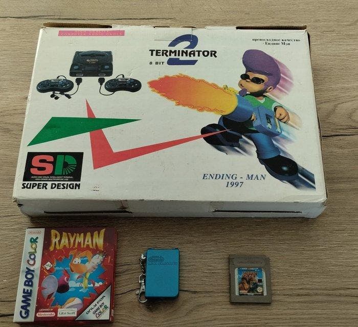Super Design - Famicom Clone - Terminator 2 Super Design, Spelcomputers en Games, Spelcomputers | Overige Accessoires