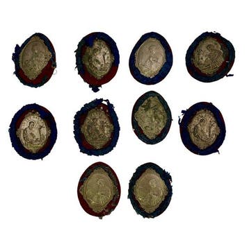 Lotto van 10 antieke devotionele insignes (10) - Antiek -