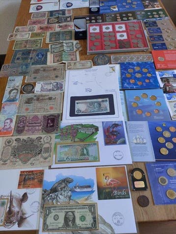 Wereld. Collection of coins (Zonder minimumprijs), Postzegels en Munten