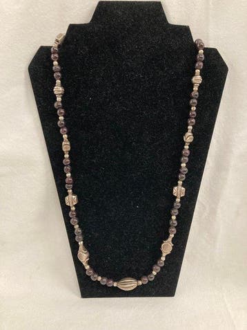 Ketting van granaat en zilverlegering, lang, uit India -