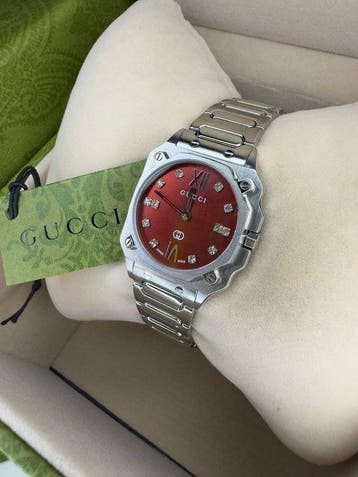 Gucci - G-FLAT - 24 mm - Burgundy dial - YA166508 - Unisex -, Nieuw