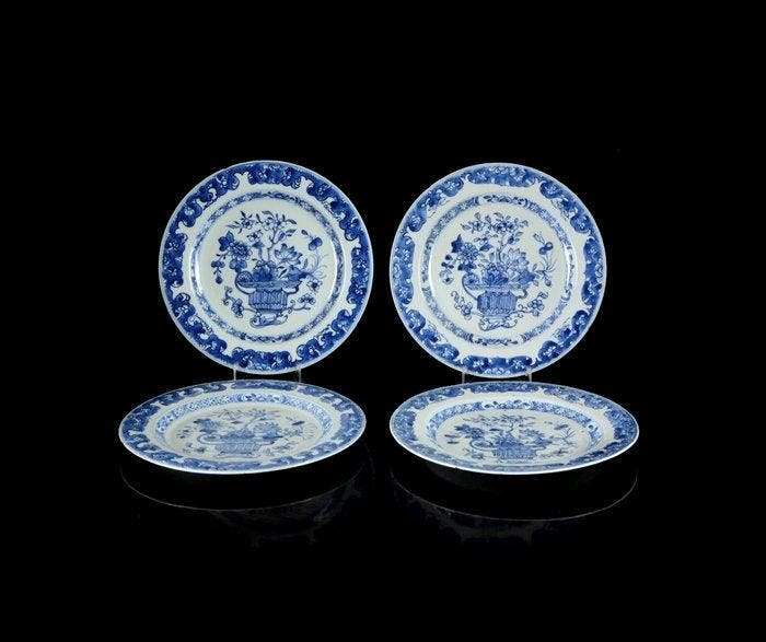 Een set van vier Chinese blauw-witte Flowers basket, Antiek en Kunst, Antiek | Overige Antiek