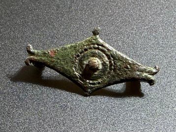 Oud-Romeins Brons Legioensbroche in de vorm van een rombisch, Antiek en Kunst